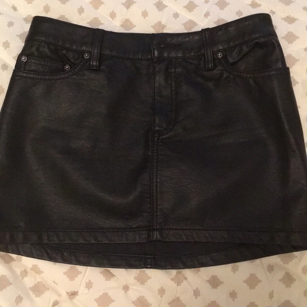 Urban outfitters BDG black mini skirt leather 26